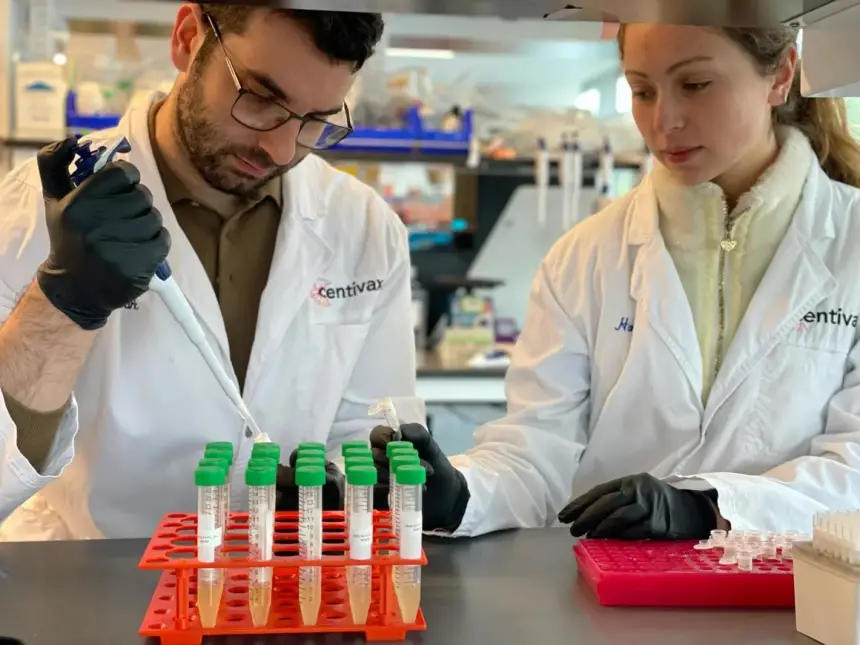 دم رجل يفتح آفاقاً جديدة لعلاج لدغات الأفاعي القاتلة